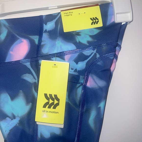 High Rise Legging - Picture 4 of 5